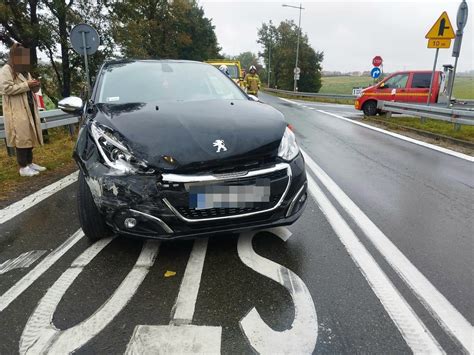 Wypadek Busa I Samochodu Osobowego Na W Le Kostom Oty Na Autostradzie