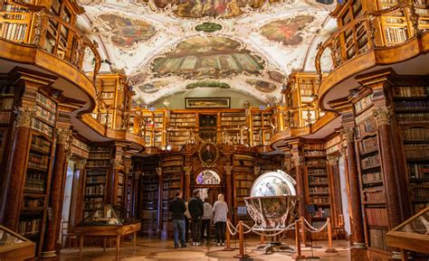 Altstadtf Hrung St Gallen Mit Kathedrale Stiftsbibliothek In St