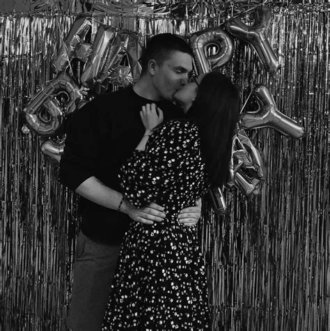 Pin by aaallinnnaa on friends | Birthday photoshoot, Couples photoshoot ...