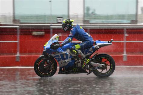 MotoGP vê Viñales líder no seco e Ducati dominante na chuva em Misano