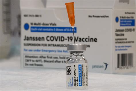 FDA permite reabrir fábrica de vacunas de J J contra COVID AP News