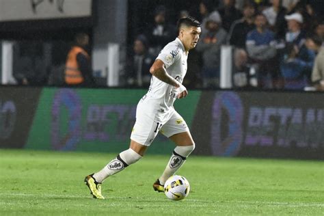 Rodrigo Fernández sente dores na coxa e vira dúvida no Santos santos ge