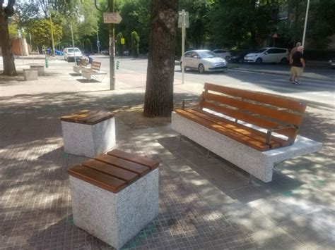 Nuevos Bancos Urbanos De Granito Y Madera En Alcal De Henares