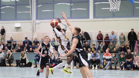 Basketballer Des Tsv Bargteheide Mit Kantersieg Gegen Rendsburg Shz