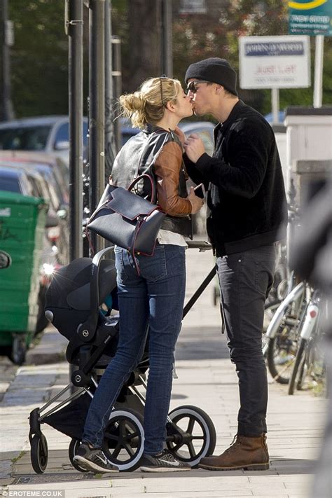 PICTURE EXCLUSIVE: Heartthrob Josh Hartnett kisses girlfriend Tamsin