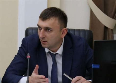 Замешанный в коррупционном скандале чиновник может вернуться в ...