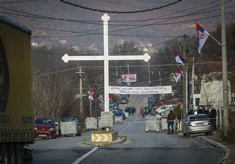 Zwei Serben Im Kosovo Durch Sch Sse Aus Auto Verletzt