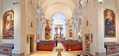 W Rzburger Kirche Sankt Peter Und Paul Erstrahlt Im Neuem Glanz