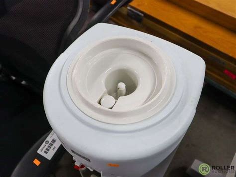 Aquverse B11A Cold Hot Water Cooler Roller Auctions
