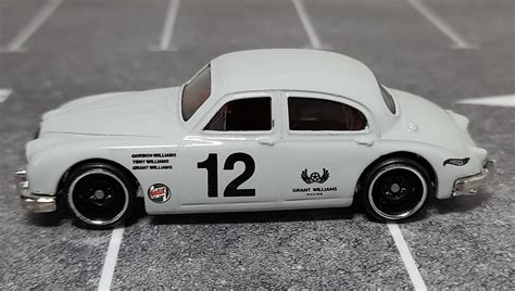 Машинка Базова Hot Wheels Jaguar Mk Race Day HRY Grey купити в інтернет магазині
