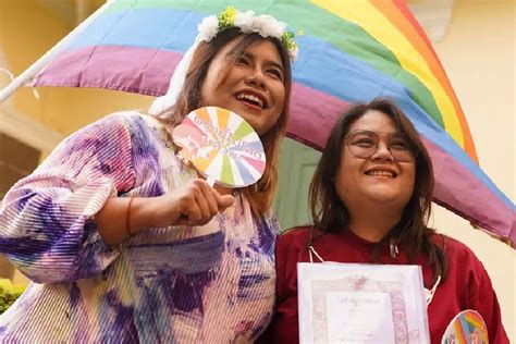 Same Sex Marriage In Thailand Hundreds Lgbtq Couples Wed As Same Sex