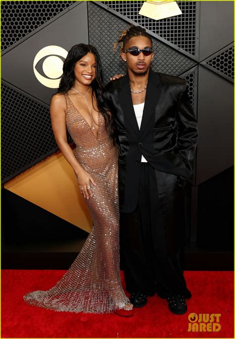 Chloe & Halle Bailey Walk Red Carpet Separately at Grammys 2024: Photo ...