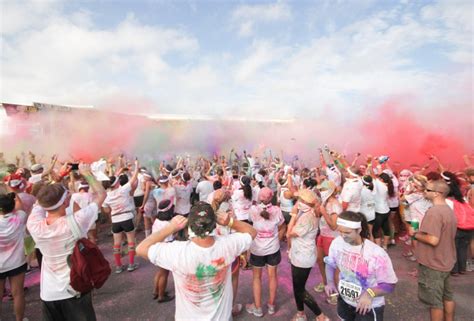 Nggak Perlu Ke India Marathon Sambil Menikmati Festival Holi Ada Di