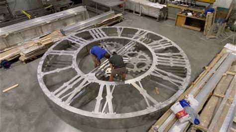 Как делают большие уличные часы на производстве Gk TIME - YouTube