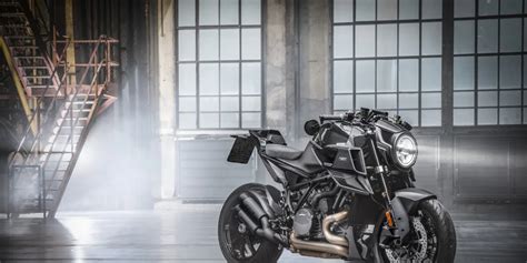 Motocicleta Naked De Lujo Con Especial Belleza De Ktm Y Brabus