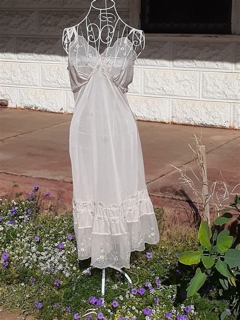 Genuine Vintage Peach Embroidered Slip Texwear Tailored Lingerie Broken Hill Vintage