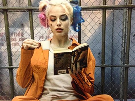 Margot Robbie Autograph 8x10 Suicide Squad Harley Quinn Wcoa