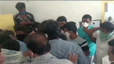 Karnataka Covid 19 Patient Dies Due To Oxygen Shortage Kin Attack