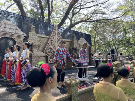 Foto Melihat Upacara Manusuk Sima Napak Tilas Lahirnya Kota Kediri