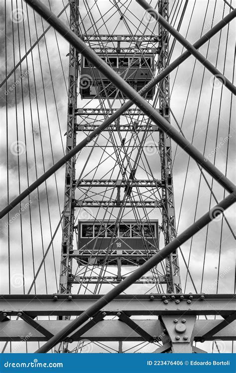 Detalles De La Noria De Viena En Blanco Y Negro Foto De Archivo