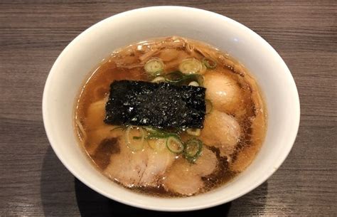 『醤油らぁ麺 名古屋コーチン味付玉子』支那そばや 本店のレビュー ラーメンデータベース