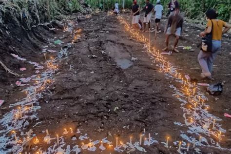 Jenazah Korban Longsor Ntt Dimakamkan Secara Massal Di Lahan Kebun