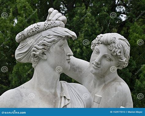 Skulptur In Stuttgart Am Neuen Schloss Stockbild Bild Von Platz