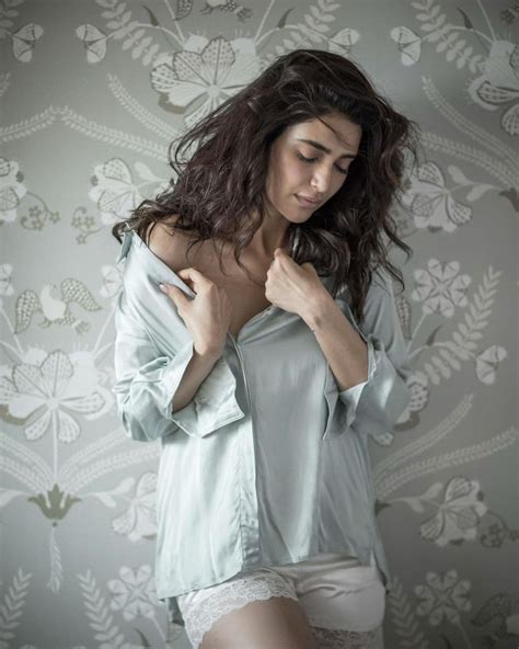 Karishma Tanna Shares Seductive Photos On Instagram Take A Look At