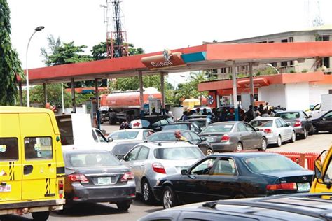 Fuel Queues Back In Abuja Over Fear Of Price Hike Scarcity Newsbits Ng