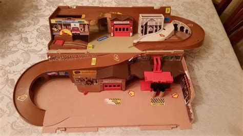 Vintage Hot Wheels City Sto And Go Playset