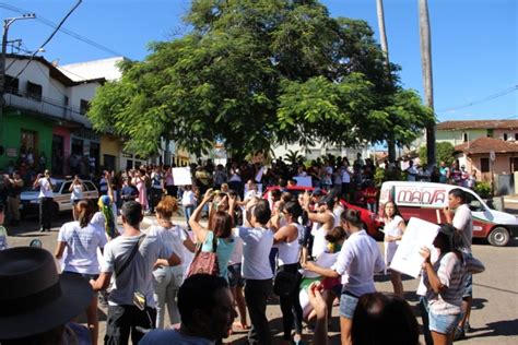 Vale Do Jequitinhonha Blog Do Banu Jovens De Minas Novas Ocupam Ruas