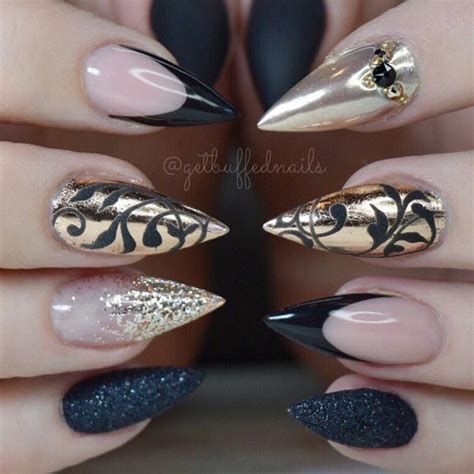 30 Chic Ideas For Black Stiletto Nails