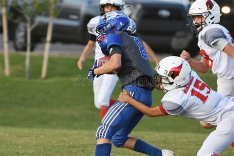 Pop Warner Football editorial photography. Image of popwarner - 132960052