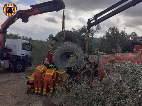 Muere Un Hombre Al Volcar El Tractor Que Conduc A En Montroi