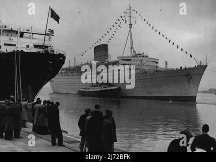 RMS Aquitania, Cunard Line cruise ship, seen here in war paint during ...