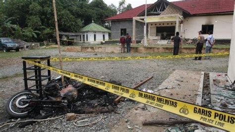 Kades Beringin Raya Tersangka Perusakan Dan Pembakaran Mapolsek