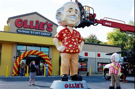 Pennsylvania Outlet Unveils Worlds Largest Bobblehead Independent