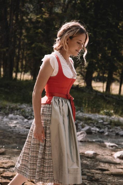 Dirndl Mit Sch Chen Tegernseer Tracht Bei Trachten Greif In