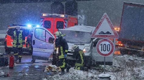 Verkehr Lkw Unfall Auf A Ein Toter Und Drei Schwerverletzte Zeit