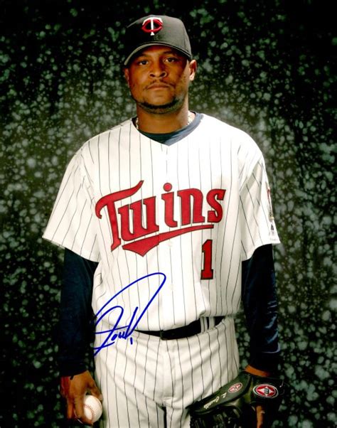 AUTOGRAPHED LUIS CASTILLO 8X10 Minnesota Twins photo - Main Line Autographs