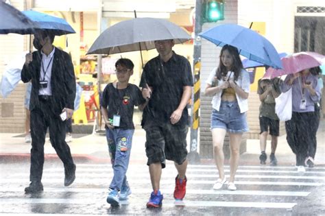 雨彈再炸中南部！8縣市大雨特報 台南淹水警戒 上報 焦點