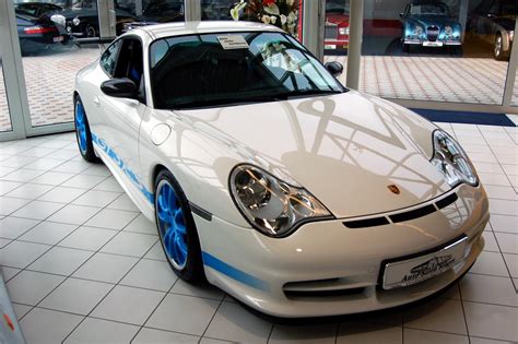 File:Porsche 911 GT3 RS (996) 2003 white-blue.jpg - Wikipedia