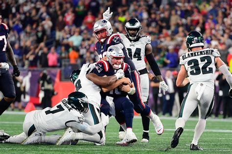 Philadelphia Eagles DTs Eating, Edge Rushers Starving ... For Now - Sports Illustrated ...