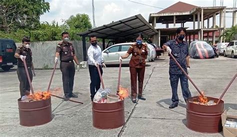 Kejaksaan Negeri Karawang Blender Ratusan Gram Narkoba Pasundan Ekspres