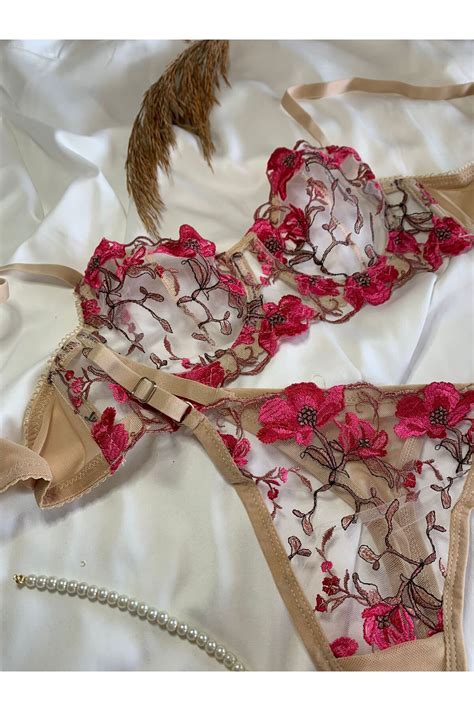 ROZENİN LINGERIE Çiçek Desenli Balenli Kapsız Brode Sütyen Takımı Fiyatı Yorumları Trendyol