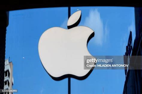 Apple Company Logo Photos And Premium High Res Pictures Getty Images