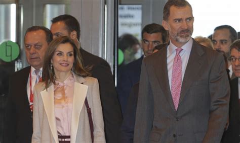 Don Felipe Y Doña Letizia Reyes Por El Mundo Foto 1