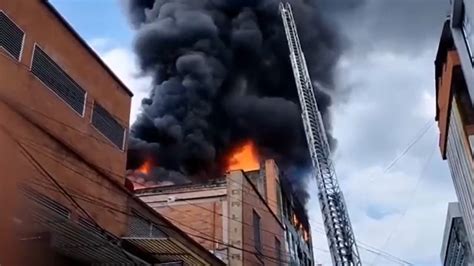 Fuerte Incendio Estructural Se Registra A Esta Hora En El Centro De Cali