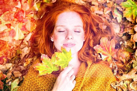 Download Face Redhead Lying Down Model Woman Mood Hd Wallpaper