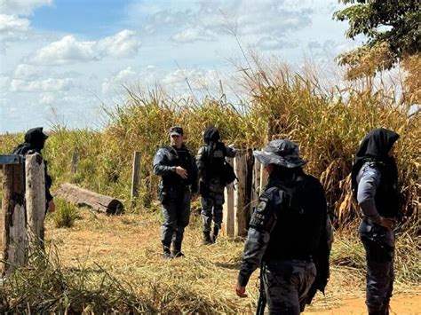 Pol Cia Prende Defensora Padre E Mais Acusados De Invadirem Terras